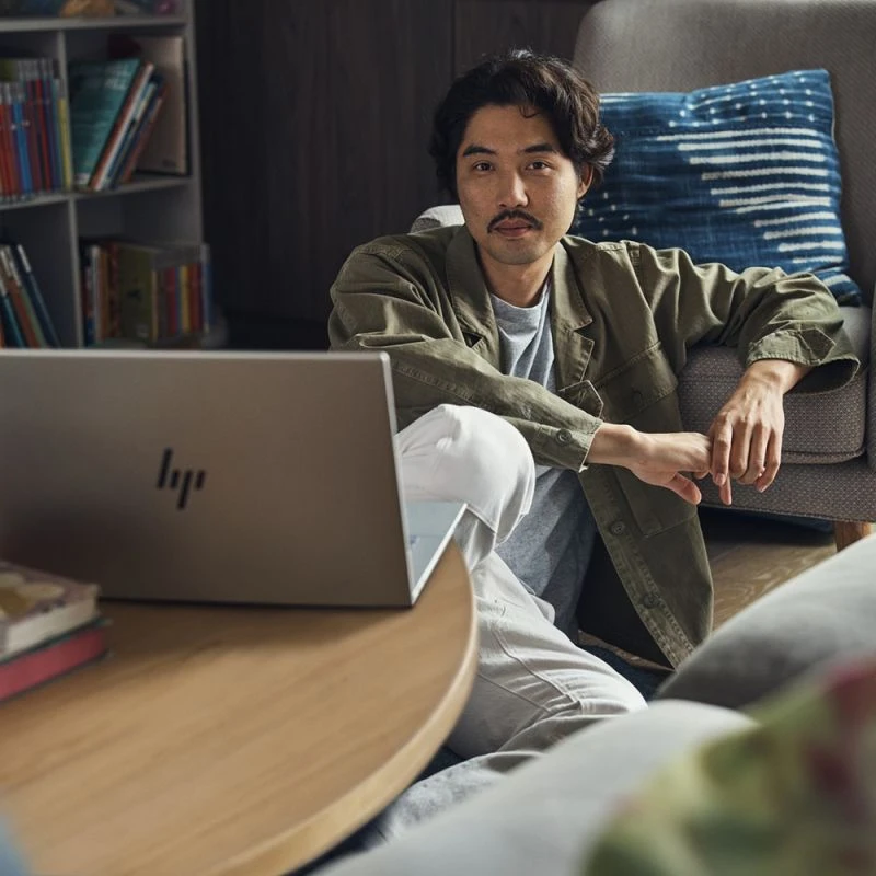 Laptop do pracy HP 17-cw0004nj / 8C684EA / Intel i7 / 32GB / SSD 1TB / Intel Xe / 4K / Win 11 /Srebrny