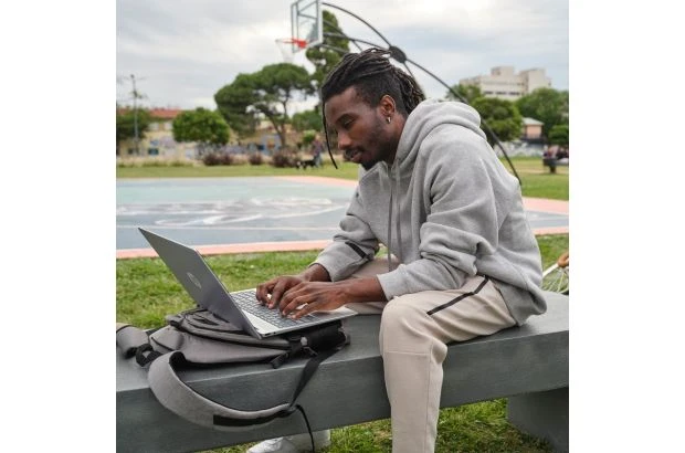 Laptop HP Pavilion 16-ag0211nw / B36GMEA / AMD Ryzen 5 / 16GB / SSD 512GB / AMD Radeon / Win 11 / Niebieski