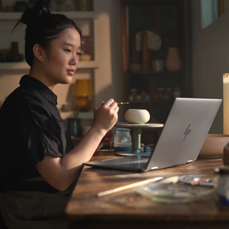 Laptop HP Envy x360 14-fa0024ne / A1NL4EA / Ryzen 7 / 16GB / 1TB / AMD Radeon Graphics / 2.8k / Dotyk / OLED / Win 11 / Srebrny