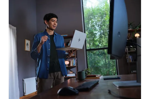 Laptop HP EliteBook 8 G1i 16 / C51LYET / Ultra 7 / 32GB / 1TB / Intel Graphics / WUXGA / Win 11 Pro / Srebrny