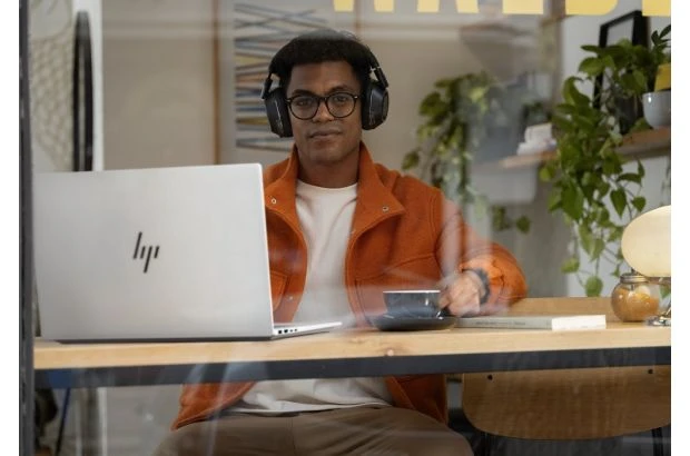 Laptop HP OmniBook 7 17-DC / B93R4UA / Ultra 7 / 32GB / 1TB / RTX 4050 / FullHD / Dotyk / Win 11 Pro / Srebrny