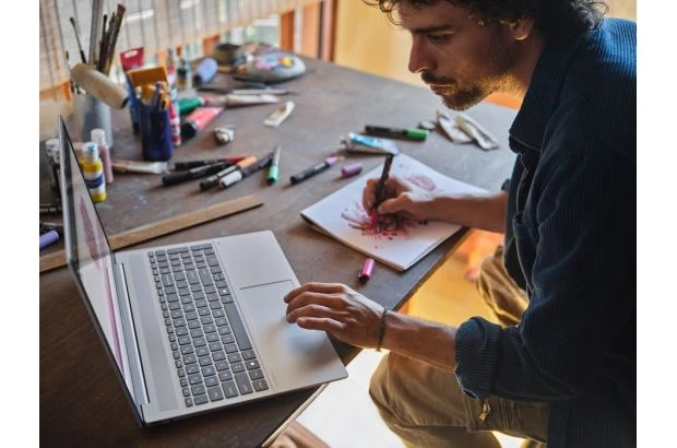 Laptop HP OmniBook 5 Laptop AI 16-af1095cl / BA3S1UA / Ultra 9 / 32GB / 2TB / Intel Arc / WUXGA / Dotyk / Win 11 / Srebrny