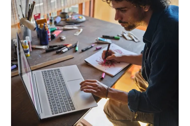 Laptop HP OmniBook 5 Laptop AI 16-af1095cl / BA3S1UA / Ultra 9 / 32GB / 1TB / Intel Arc / WUXGA / Dotyk / Win 11 Pro / Srebrny