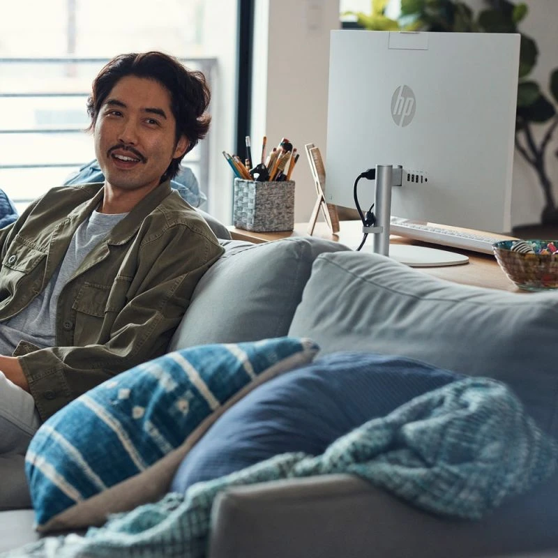 Komputer AiO HP 24-cr0048na / BN4P4EA / Intel i5 / 8GB / 1TB / Intel Iris Xe / FullHD / Win 11 / Biały