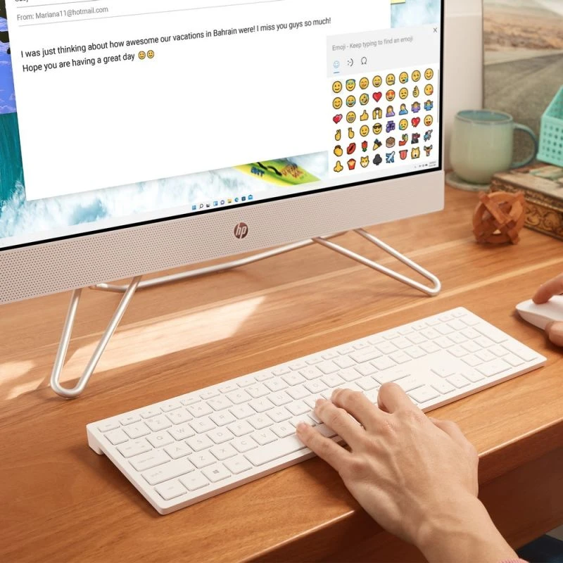 Komputer All in One HP 24-cb1040na / 8Z977EA / Intel i5 / 12GB / 1TB / Intel Xe / FullHD / Win 11 / Biały