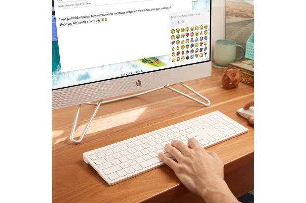 Komputer All in One HP 24-cb1040na / 8Z977EA / Intel i5 / 12GB / 1TB / Intel Xe / FullHD / Win 11 / Biały