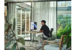 Komputer OmniStudio X AiO 32-c0002na / A9DM3EA / Ultra 7 / 16GB / 1TB / Intel ARC / 4k / Win 11 / Srebrny