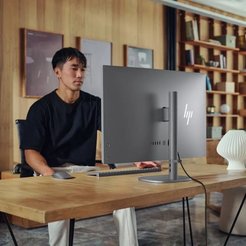 Komputer OmniStudio X AiO 32-c0004na / B0XF5EA / Ultra 7 / 32GB / 1TB / Intel ARC / 4k / Win 11 / Srebrny