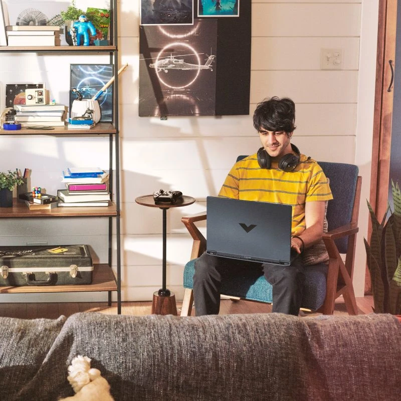 Laptop Gamingowy HP Victus 15-fa2701wm / B8LN4UA / Intel i5 / 24GB / 1TB / RTX 4050 / FHD / 144Hz / Win 11 / Czarny