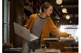 HP OmniBook 7 Laptop AI 14-fr0003nw / C3BW7EA / Ultra 5 / 16GB / 512GB / Intel Graphics / WUXGA / OLED / Win 11 Pro / Srebrny