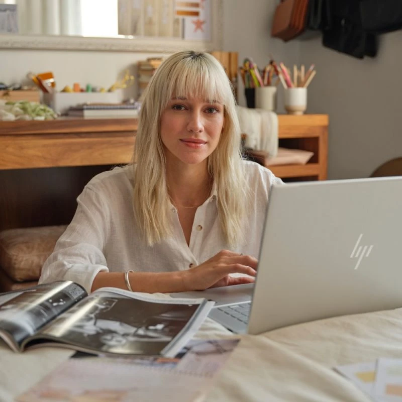 Laptop HP Envy x360 2w1 16-ac0013nw / B4MB7EA / Ultra 5 / 16GB / 512GB / Intel Graphics / 3k / Dotyk / OLED / Win 11 / Srebrny