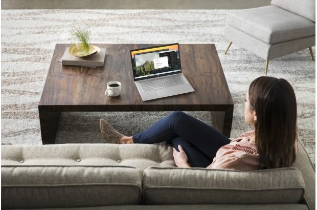 Laptop HP 17-cn0003dx / 7E497UA / Intel Core i3 / 16GB / 256GB / Intel UHD / HD+ / Win 11 / Srebrny