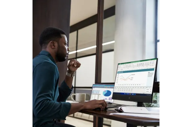 Komputer AiO HP ProOne 440 G9 / C61RHET / Core i5 / 32GB / 1TB / Intel UHD Graphics 770 / FullHD / DVD-RW / Win11 Pro / Czarny