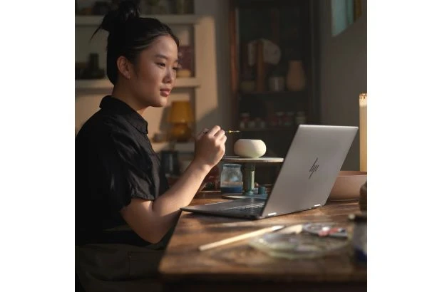 Laptop HP Envy x360 14-fa0008ca / 9W3W6UA / Ryzen 7 / 32GB / 1TB / AMD Radeon / 3k / Dotyk / OLED 120Hz / Win 11 / Srebrny