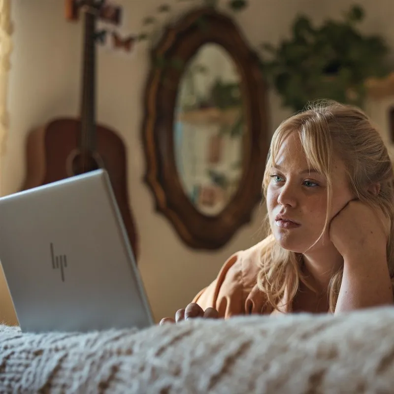 Laptop 2w1 HP Envy X360 14-es1023dx / 9R8R3UA  / Intel Core 7 / 16GB / SSD 1TB / Intel Graphics / FullHD / Dotyk / Win 11 Pro