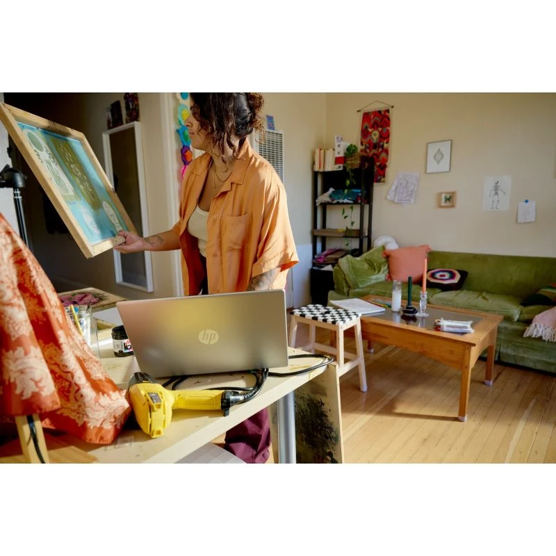 Laptop HP 15-fd0133wm / B4KT4UA / Intel i3 / 8GB / 512GB / Intel UHD / FullHD / Win 11 / Srebrny