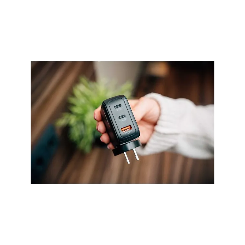 Ładowarka GaN Verbatim z wyświetlaczem 2xUSB-C 1xUSB-A 65W wtyczki EU UK US
