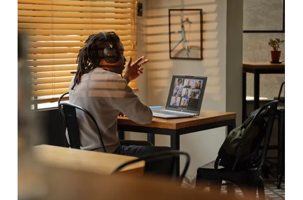 Laptop HP OmniBook 5 AI 16-ag / BD4Z0UA / Ryzen AI 7 / 16GB / 1TB / Radeon / 2k / Win 11 / Srebrny