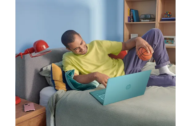 Laptop HP 17-cn3110ds / AD7K3UA / N200 / 4GB / 128GB UFS / Intel UHD / HD+ / Dotyk / Win 11 / Niebieski