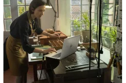 HP OmniBook 7 Laptop AI 16-ay0075cl / B94P0UA / Intel Ultra 7 / 32GB / 1TB / OLED / Dotyk / Win 11 / Srebrny