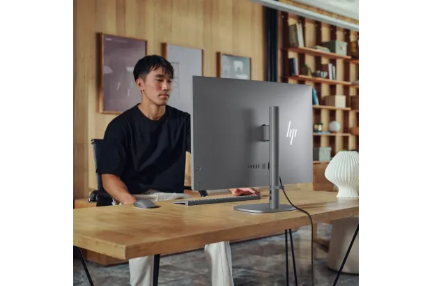 Komputer OmniStudio X AiO 32-c0002na / A9DM3EA / Ultra 7 / 32GB / 1TB / Intel ARC / 4k / Win 11 Pro / Srebrny