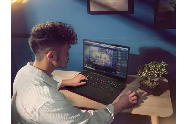 Laptop Gamingowy HP Omen 17-ck2390nd / 833P1EA / Intel i9 / 32GB / 2TB / RTX 4090 / QHD / Win 11 / Czarny