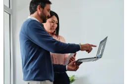 Laptop Biznesowy HP EliteBook 6 G1a 14" / D43BBE8 / Ryzen 5 / 32GB / 256GB / AMD Radeon / WUXGA / Win 11 Pro / Srebrny