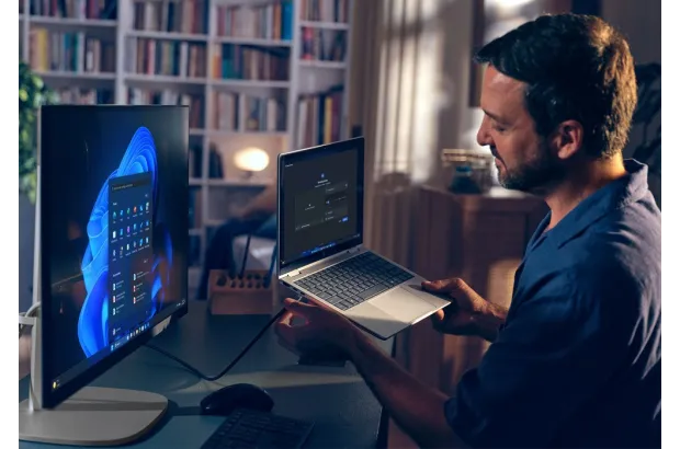 Komputer AiO HP EliteStudio 8 G1i 27" / A55S7ET / Ultra 7 / 16GB / 512GB / Intel Graphics / QHD / Win 11 Pro / Srebrny