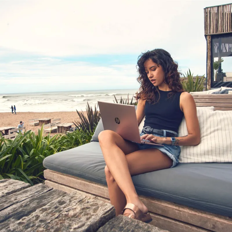 Laptop HP 15-fc0245dx / B58J6UA / Ryzen 5 / 16GB / 512GB / AMD Radeon / HD / Dotyk / Win 11 / Srebrny