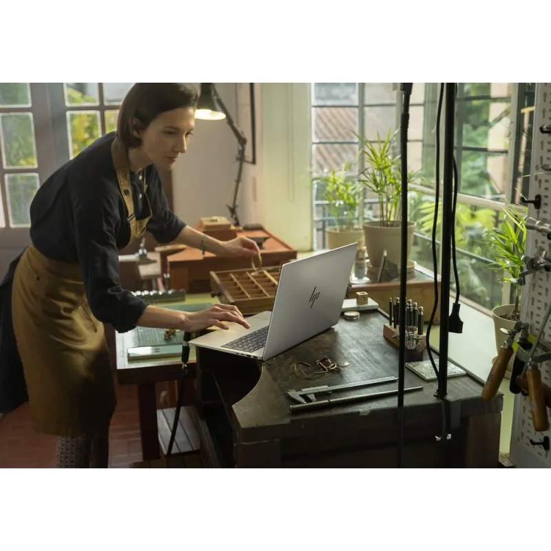 HP OmniBook 7 Laptop AI 16-ay0075cl / B94P0UA / Intel Ultra 7 / 32GB / 1TB / OLED / Dotyk / Win 11 Pro / Srebrny