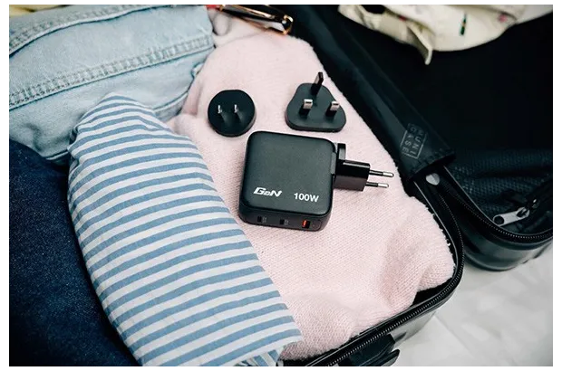 Ładowarka GaN Verbatim z wyświetlaczem 2xUSB-C 1xUSB-A 100W wtyczki EU UK US