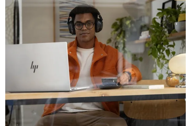 Laptop HP OmniBook X 17-dd0013dx / B5UH5UA / Intel Ultra 7 / 16GB / 1TB / Intel Arc / FullHD / Dotyk / Win 11 / Srebrny