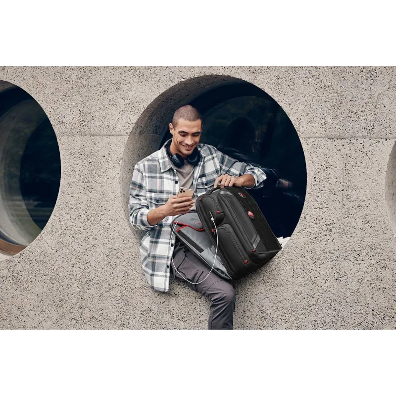 Plecak gamingowy miejski z kieszenią na laptopa do 17,3" oraz tablet do 12" Wenger PlayerOne (611650)