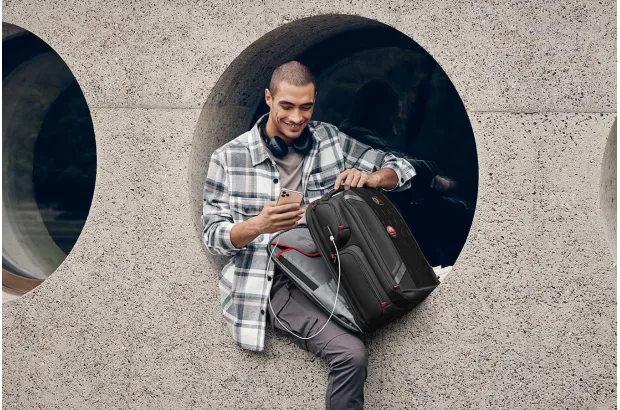 Plecak gamingowy miejski z kieszenią na laptopa do 17,3" oraz tablet do 12" Wenger PlayerOne (611650)