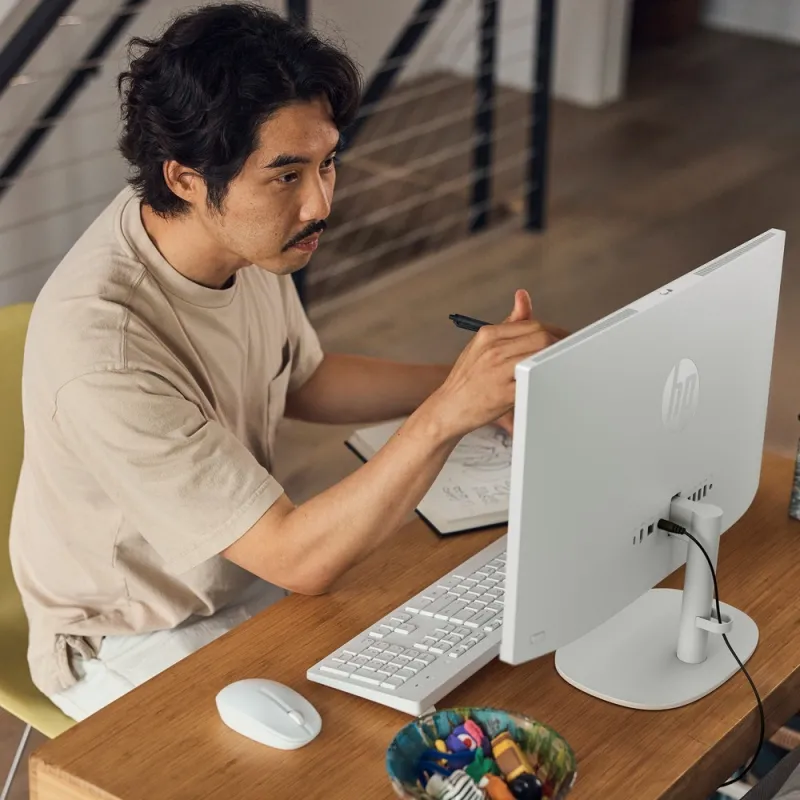 Komputer All-In-One HP 22-dg0005na / A23WNEA / Core i3 / 8GB / 256GB / Intel UHD / FullHD / Win 11 / Biały