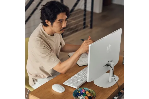 Komputer All-In-One HP 22-dg0005na / A23WNEA / Core i3 / 8GB / 256GB / Intel UHD / FullHD / Win 11 / Biały