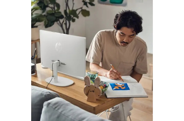 Komputer All-In-One HP 22-dg0005na / A23WNEA / Core i3 / 8GB / 256GB / Intel UHD / FullHD / Win 11 / Biały