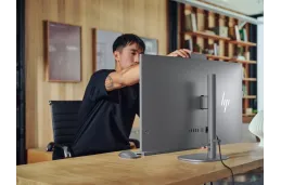 Komputer All-In-One HP OmniStudio X 32-c1654nd / CJ6J2EA / Ultra 7 / 32GB / 2TB / Intel Arc / 4K UHD / Win 11 / Srebrny