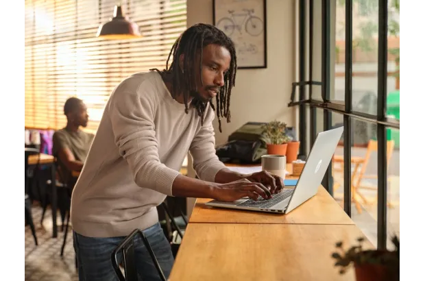 Laptop HP OmniBook 5 16-ag1660nd / BK4P7EA / Ryzen AI 7 / 24GB / 512GB / AMD Radeon / 2k / Win 11 / Srebrny