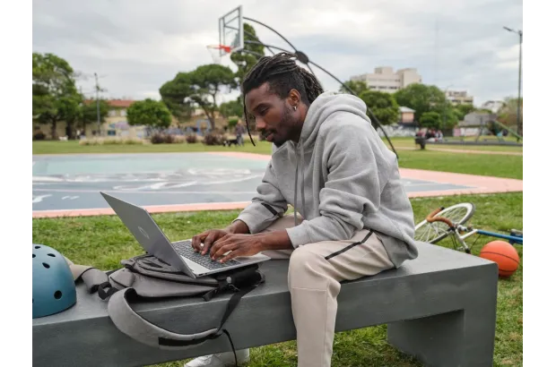 Laptop HP OmniBook 5 16-ag1660nd / BK4P7EA / Ryzen AI 7 / 24GB / 512GB / AMD Radeon / 2k / Win 11 / Srebrny