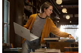 Laptop HP OmniBook 7 14-fr0674nd / BK6D6EA / Ultra 7 / 32GB / 1TB / Intel Arc / 3k / Win 11 / Srebrny