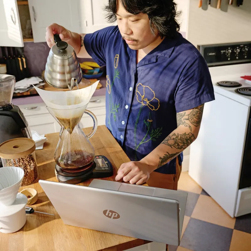 Laptop HP 14-ep0655nd / BU5N2EA / Core i5 / 16GB / 512GB / Iris Xe / FullHD / Win 11 / Srebrny