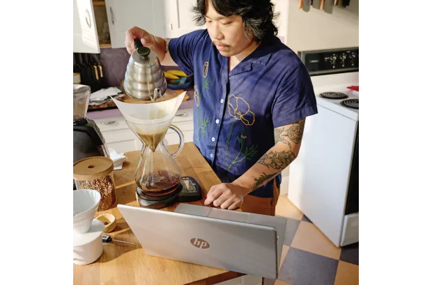 Laptop HP 14-ep0655nd / BU5N2EA / Core i5 / 16GB / 512GB / Iris Xe / FullHD / Win 11 / Srebrny