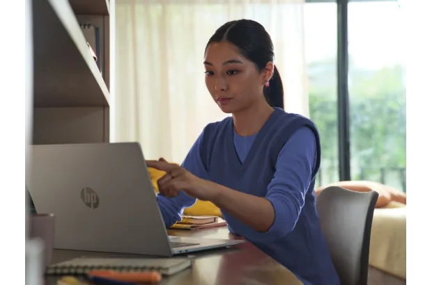 Laptop HP OmniBook 5 16-bf0622nd / C85MGEA / Snapdragon X Plus / 32GB / 1TB / Qualcomm Adreno / 2k / Win 11 / Srebrny