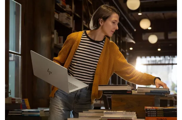 Laptop HP OmniBook 7 AI 14-fr0001na / BK7F4EA / Ultra 7 / 32GB / 1TB / Intel Arc / 2k / Win 11 / Srebrny