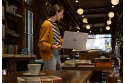 Laptop HP OmniBook 7 14-fs0000na / BK7H4EA / Core 5 / 1TB / 24GB / Intel Graphics / 2k / Win 11 / Srebrny