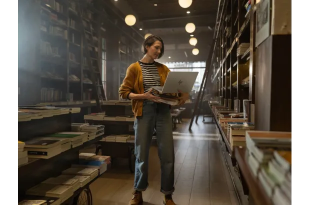 Laptop HP OmniBook 7 14-fs0000na / BK7H4EA / Core 5 / 1TB / 24GB / Intel Graphics / 2k / Win 11 / Srebrny