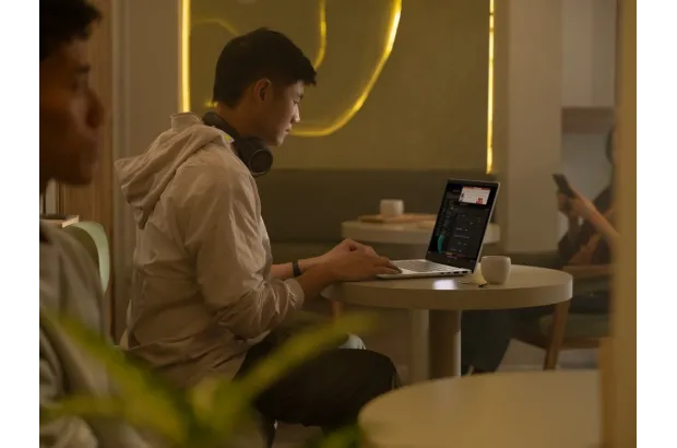 Laptop HP OmniBook 7 14-fs0000na / BK7H4EA / Core 5 / 1TB / 24GB / Intel Graphics / 2k / Win 11 / Srebrny