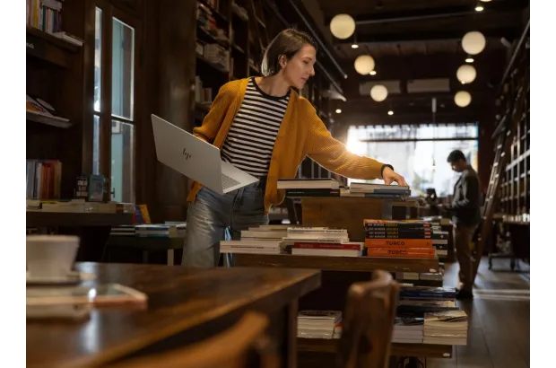 Laptop HP OmniBook 7 14-fs0000na / BK7H4EA / Core 5 / 1TB / 24GB / Intel Graphics / 2k / Win 11 / Srebrny