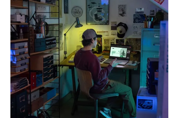 Laptop HP OmniBook X Flip 2w1 NGAI 16-ar0005na / BH3F4EA / Ryzen AI 5 / 16GB / 512GB / Radeon 840M / 2k / Win 11 / Srebrny